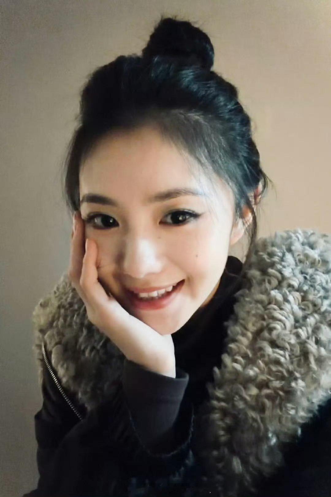 刘浩存我想象中扎丸子头的样子大院里的团宠 