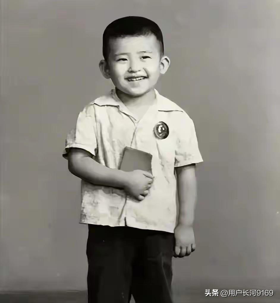 那个曾经被亿万歌迷所喜爱的歌唱家走了

当人们还沉浸在中秋节阖家团圆的喜庆之中时