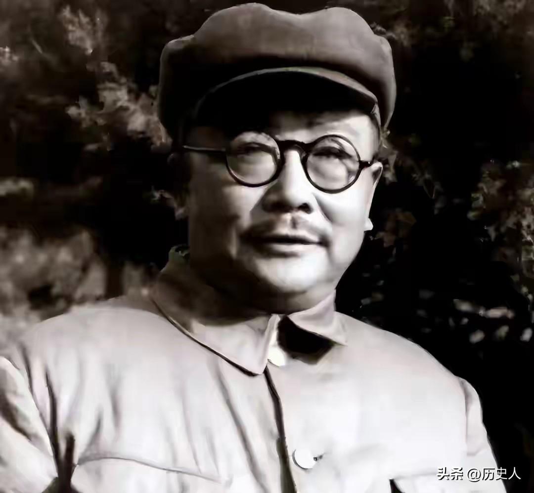 1946年戴笠坠机，李克农破例摆酒宴请特务：一场暗藏玄机的特殊宴席
 
1946