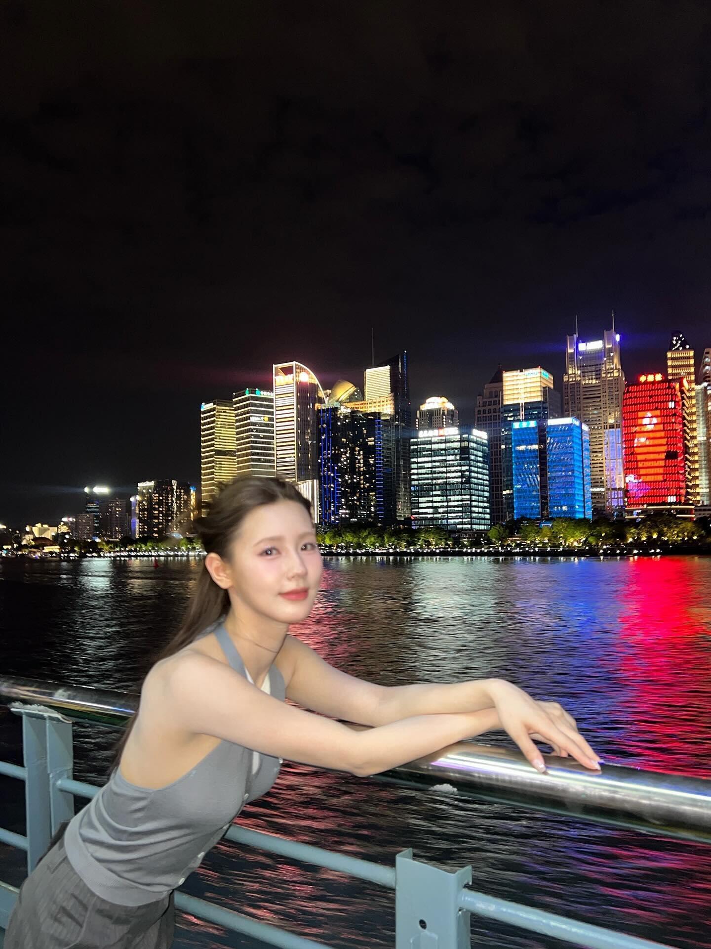 赵美延今日ins更新，纪录在上海的日子妈呀有几个地方我都去打过卡[淡淡的]（图2