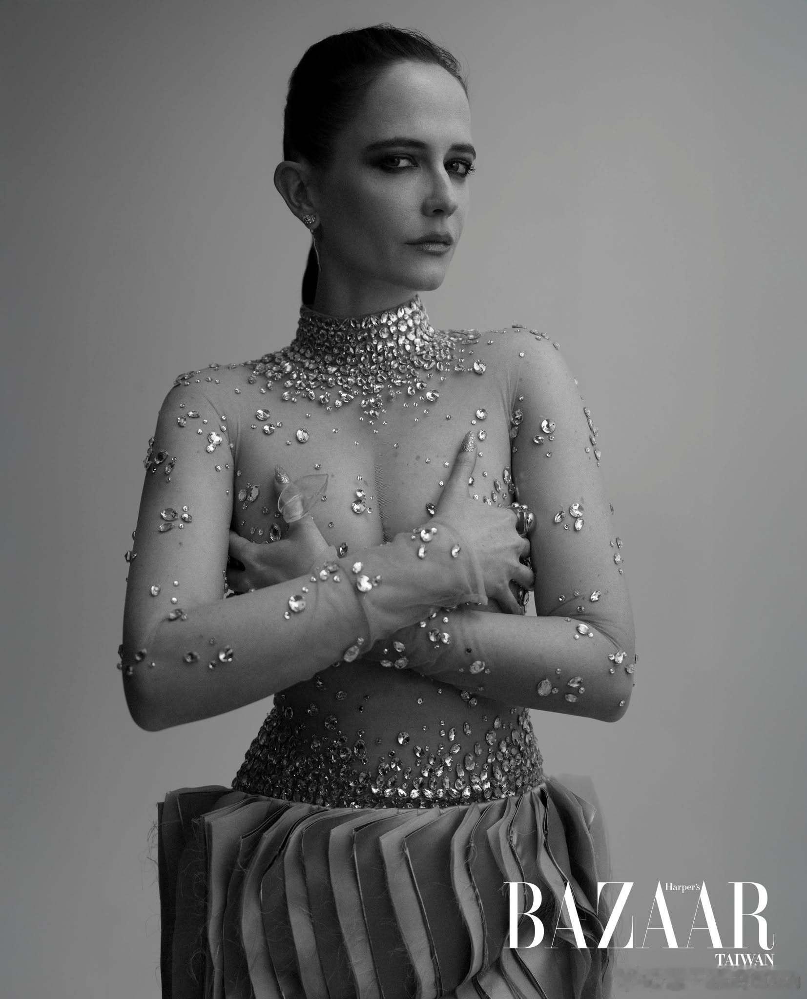 伊娃·格林2025年为Harper's Bazaar台湾版拍摄的照片 