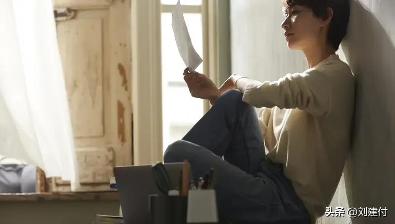 孙俪家的小狗奶牛去世了 孙俪家的小狗奶牛去世，她发文悼念陪伴14年的爱犬。这本是