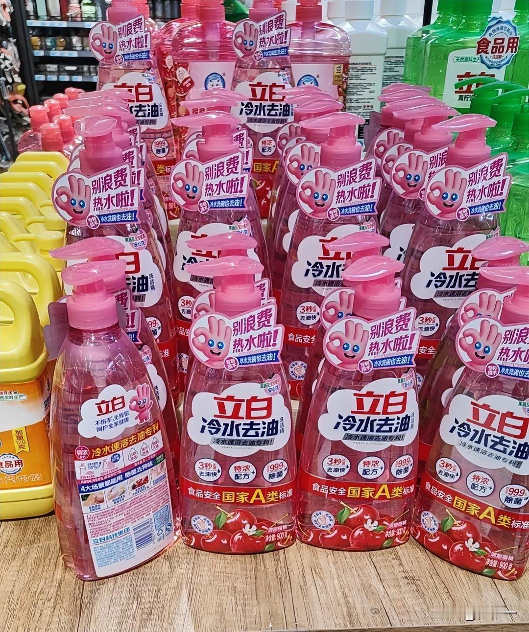 今天跟几个朋友在一起聊天，其中有一个年过半百的女性，说她总是感觉到很焦虑，总有些