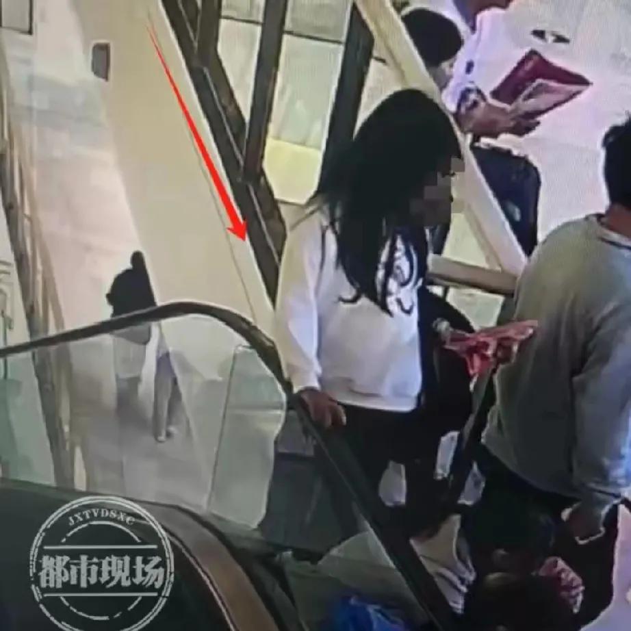 济宁万象汇的悲剧：生命的陨落与警示

11 月 16 日晚，一则令人痛心的消息传