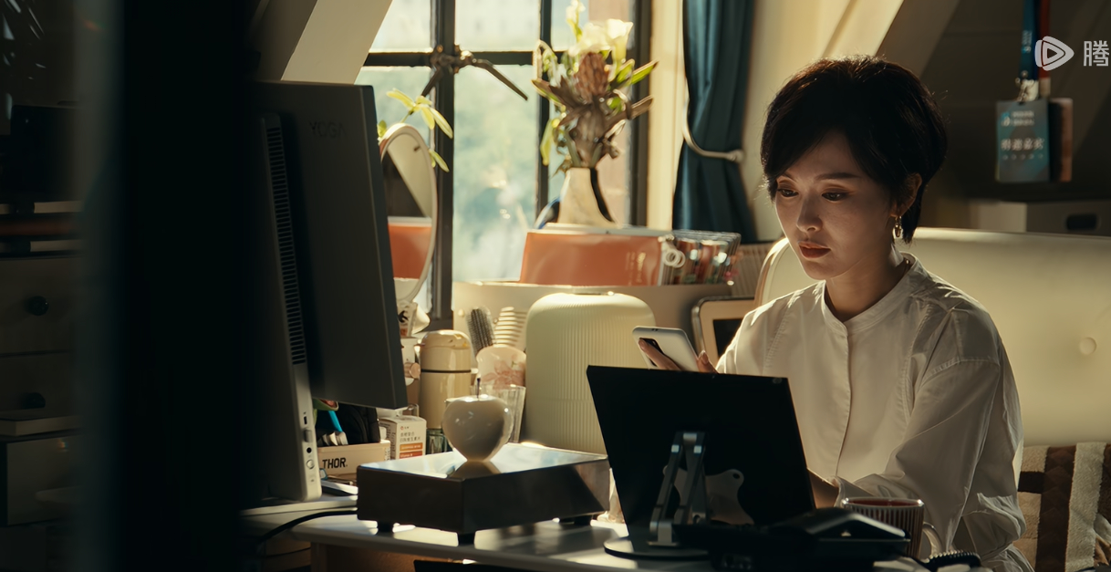 我觉得唐嫣最开始那个长发很好看啊，为什么和何韩分手后要改成微商头爱情没有神话