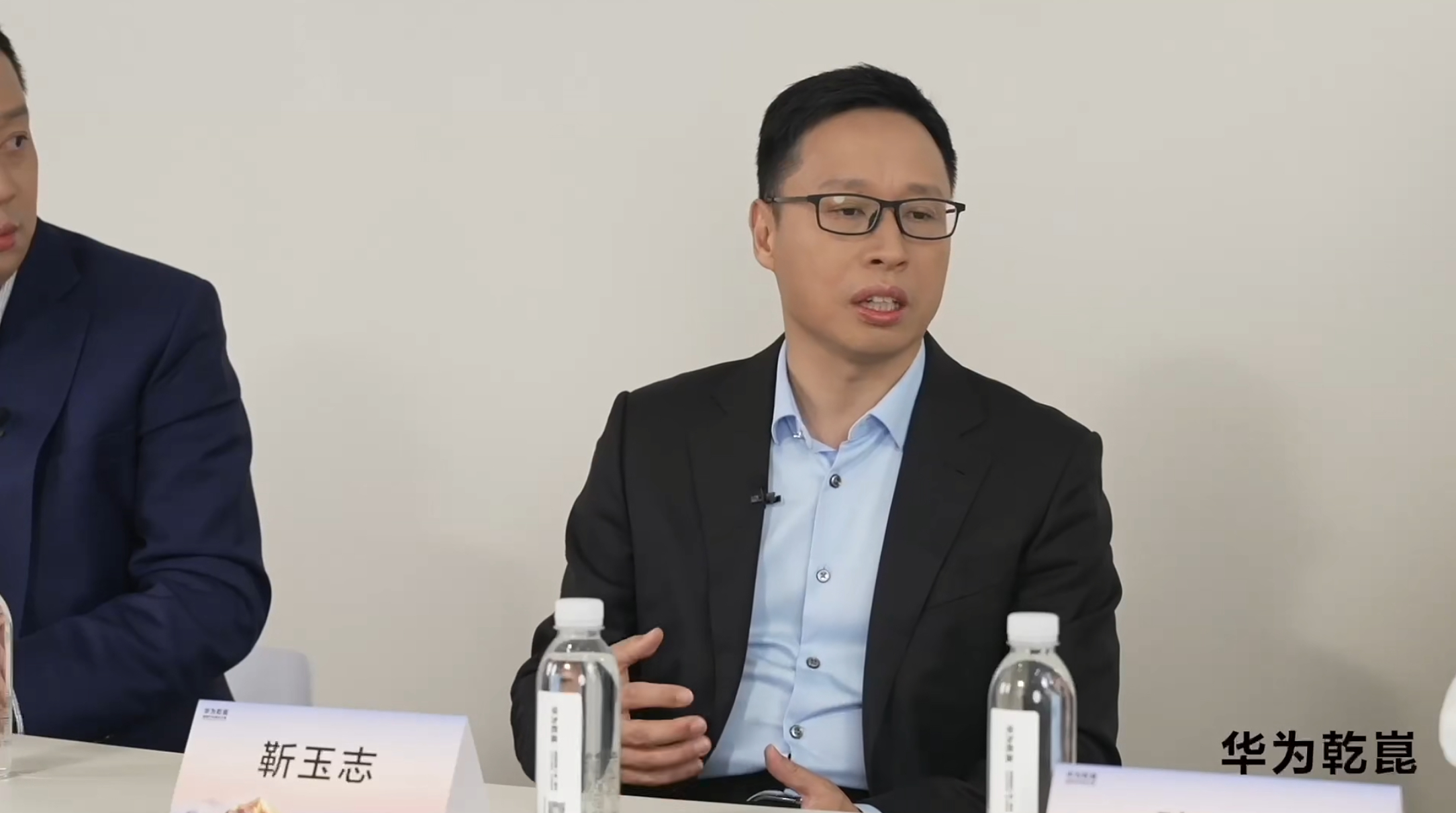 前几天刷到陈震提前看过实车的微博，昨天也看了刘嘉铭的直播，他说启境是集团最高优先