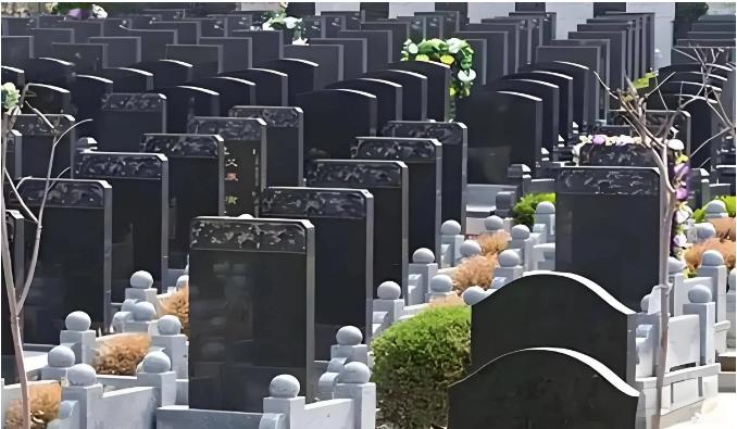 新的殡葬制度将于2026年3月30号执行，大概意思就是：一切从简，城里可以选火葬