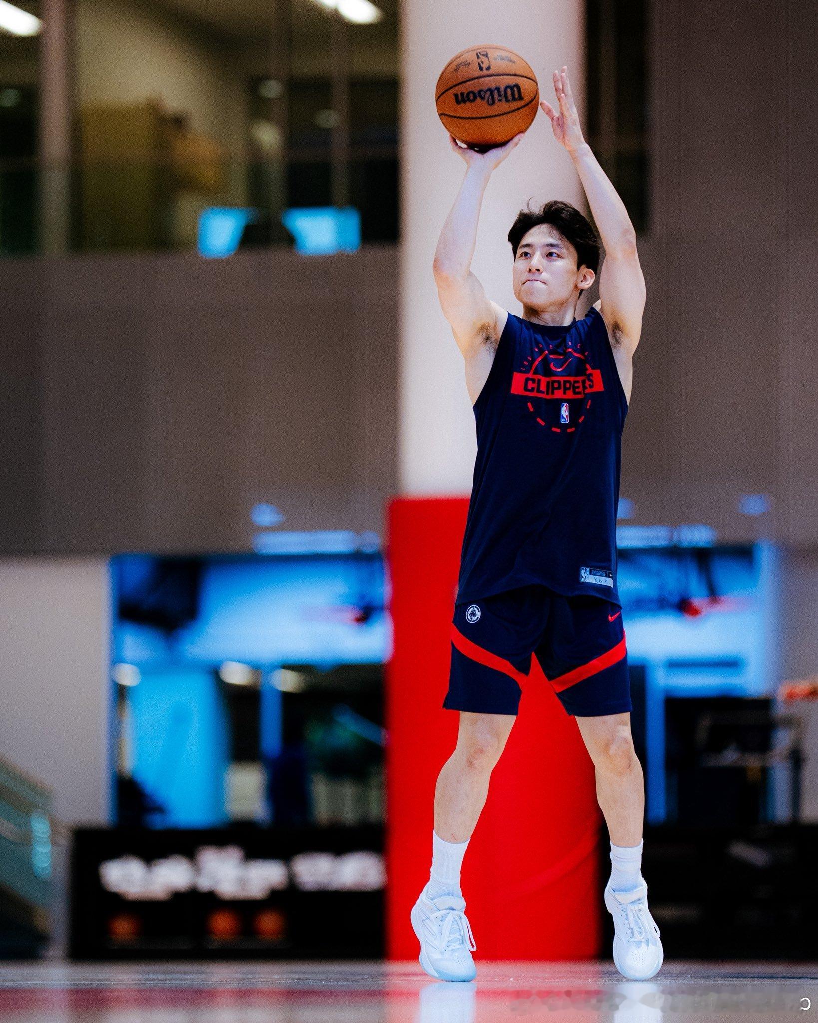 八村塁和河村勇辉快船合体亚洲篮球NBA[超话] ​​​