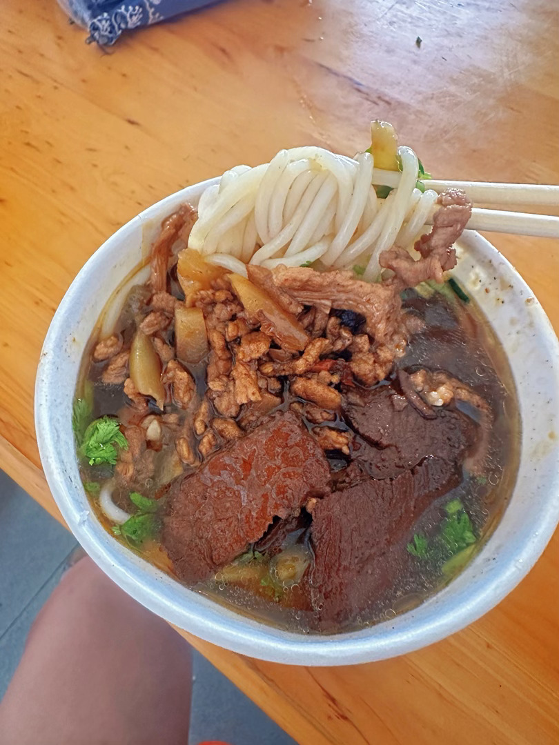 好吃的还是在无名小店江夏乌龙泉矿区 ，保留着几十年前的风貌（听说有短剧剧组在这取