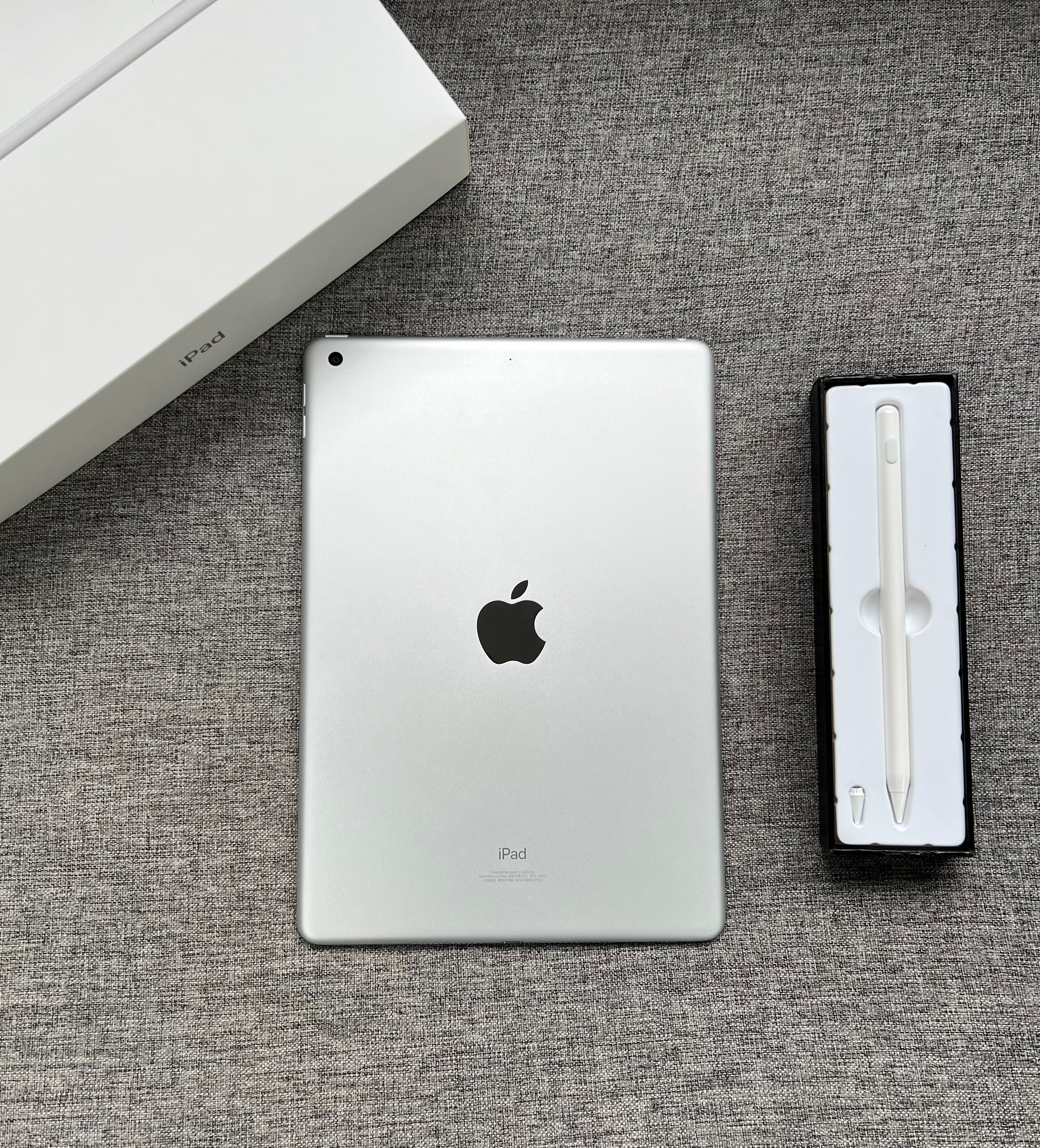 国行iPad9 256G 银色，外观99新，🔋效率90，附送价值一百多的wiw