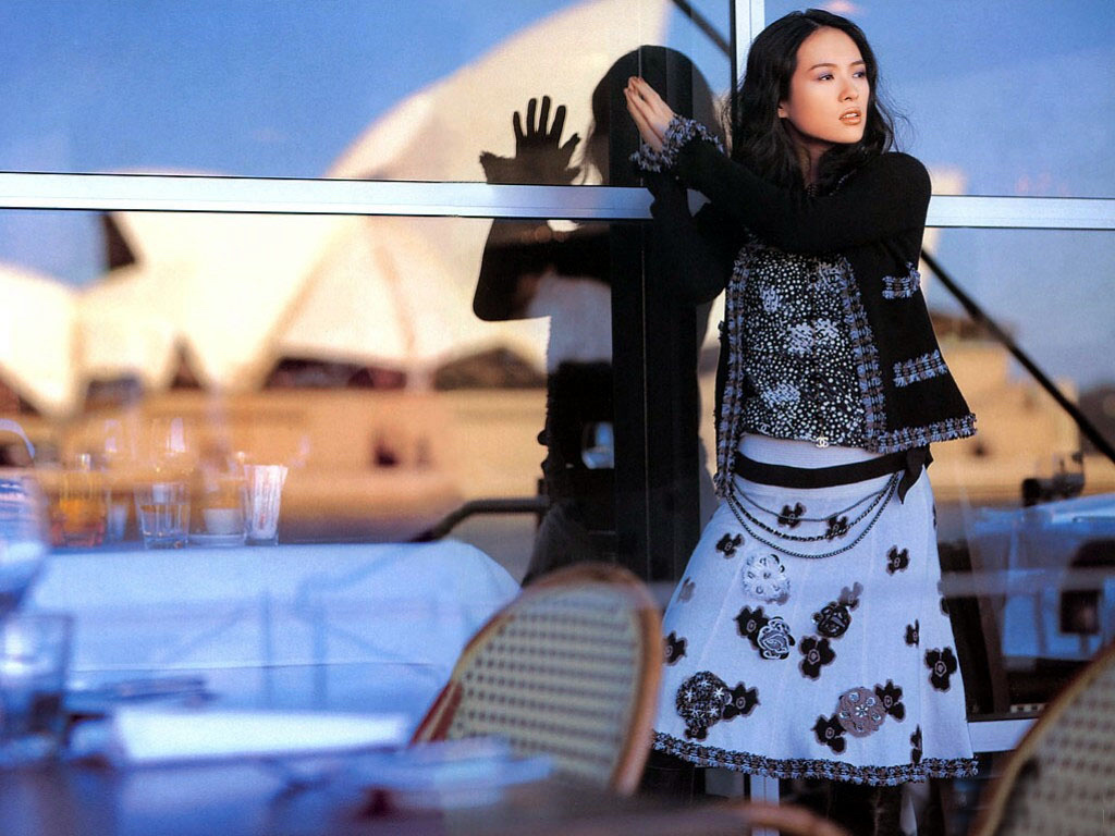 国际章  是谁早早就穿了香奈儿2002秋冬拍了杂志？ 