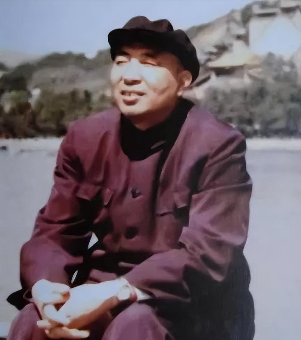 1950年，一位64岁的山东老农受邀进京，享受18级待遇，他的特殊代码竟然是OX
