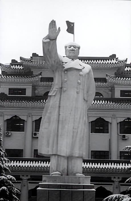 反对过毛主席的人，大多数都悔改了，只有两个人一直死不悔改！

在中国革命的过程中