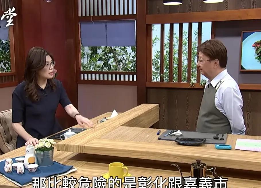 郑丽文接受采访，坦诚几个选区艰困。
年底的县市长选举只剩下3个多月，郑丽文承认嘉