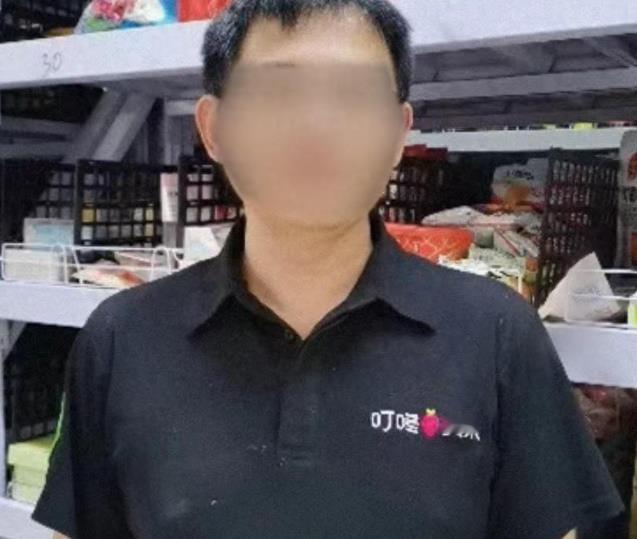 一仓管在出租屋猝死，生前上过多日12小时夜班。
 
快递，外卖，这类的累死人太多