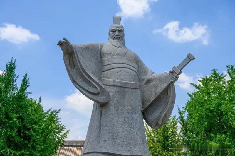 曹操屯兵曹镇。曹镇名字的由来，当地流传最广的说法与曹操有关。相传曹军伐蜀归来途经
