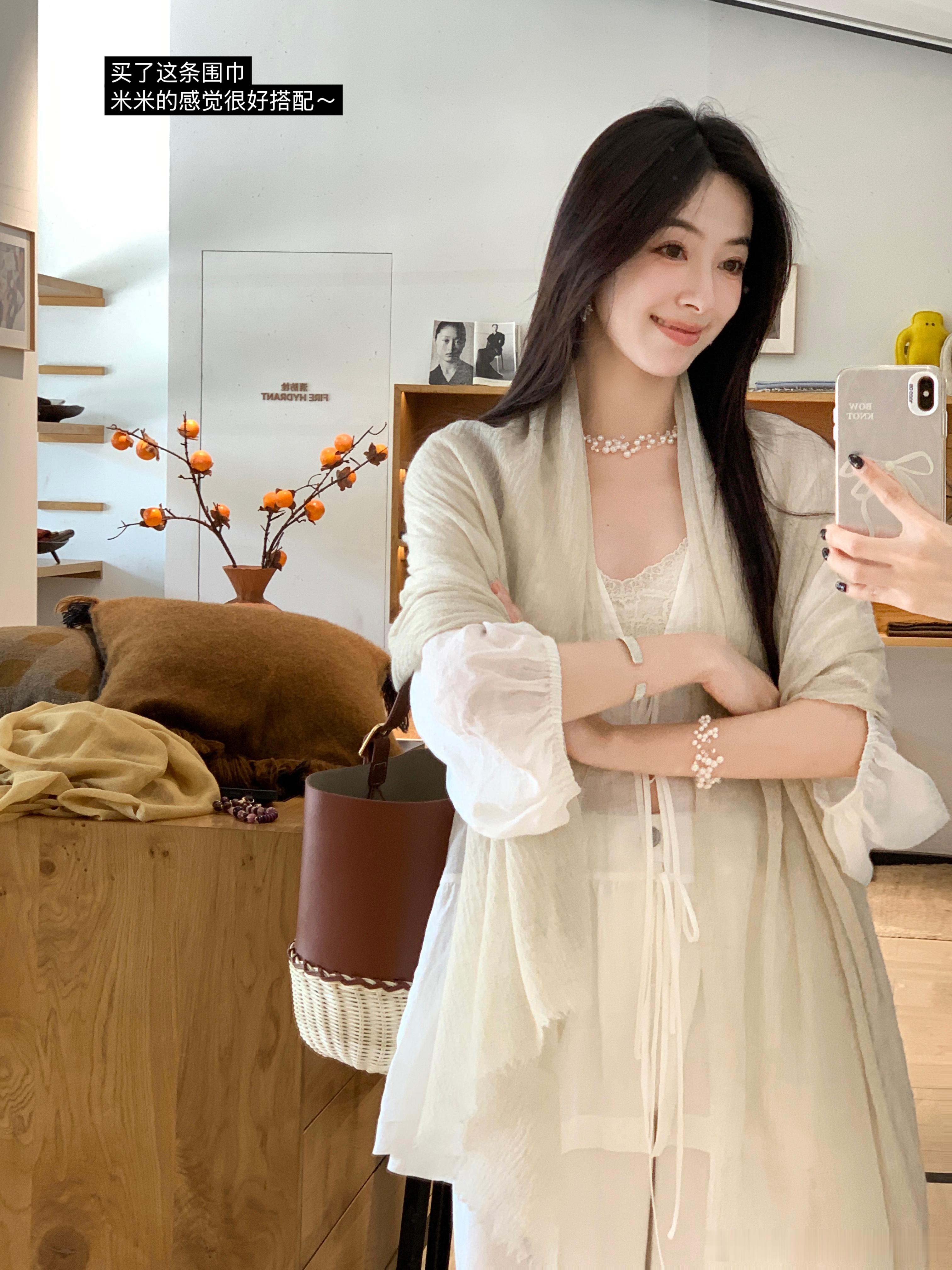 阿那亚的storewalk上次去的时候意外逛到的一个藏族品牌很喜欢！又去打卡啦～