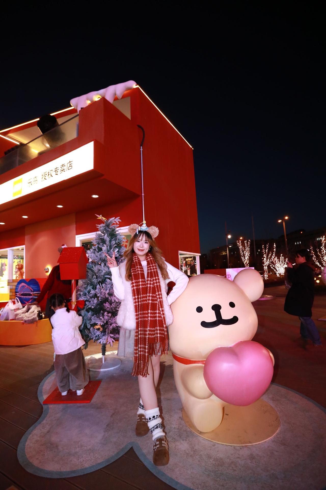 太原人像摄影约拍跟拍万象城迎新年人像原创原图直出照片摄影分享