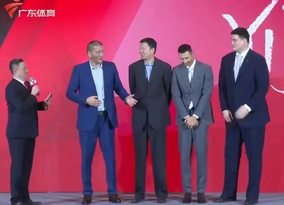 突发奇想，把我们的男篮运动员和乒乓球运动员组建一个足球队，会不会冲出亚洲走向世界