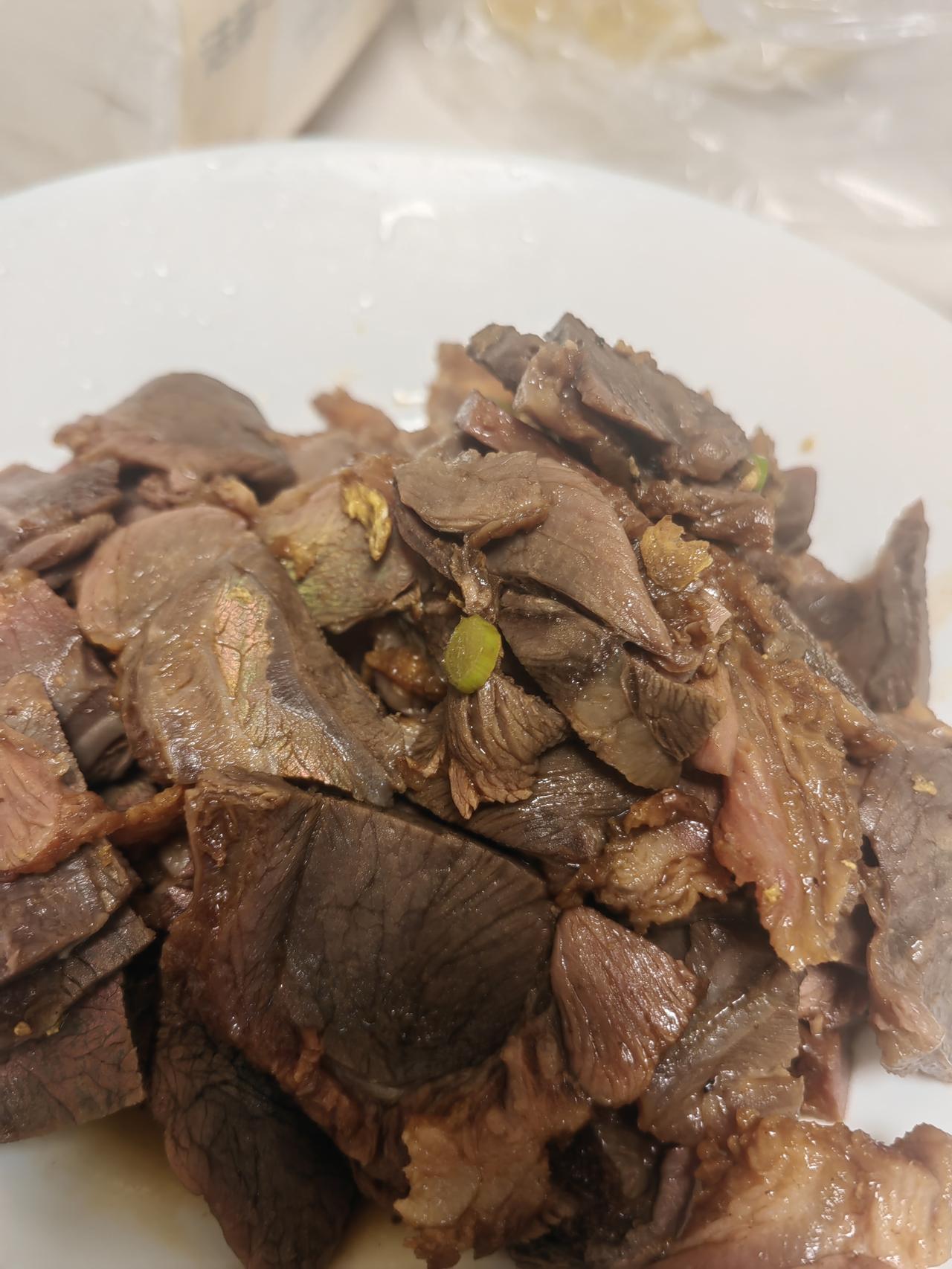 来来，一起探讨一下在广州这样的地方，别的小孩上小学了还一直找其他同学要吃的，不管
