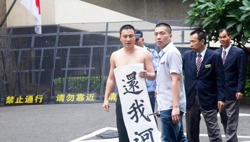 2011年，一名中国男子在日本地震后，前去充当志愿者时，突然惊讶的发现，很多日本