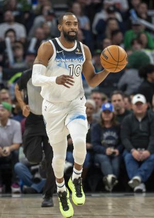 行李都没有收拾，康利转了一圈又回到了森林狼！
 
这事直接把NBA圈子炸了锅，真