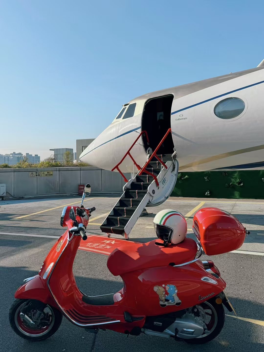 Vespa & Gulfstream  