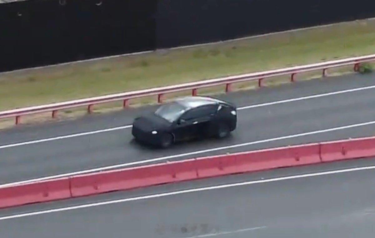 特斯拉Model Y L在弗里蒙特进行测试，准备美国发布一辆特斯拉Model Y
