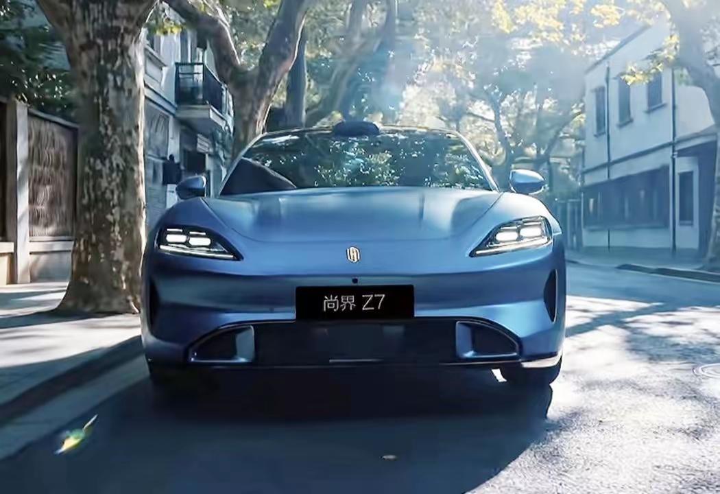 不得不说尚界Z7的外观设计真的很懂年轻人审美，颜值气场直接拉满，造型时尚又运动，