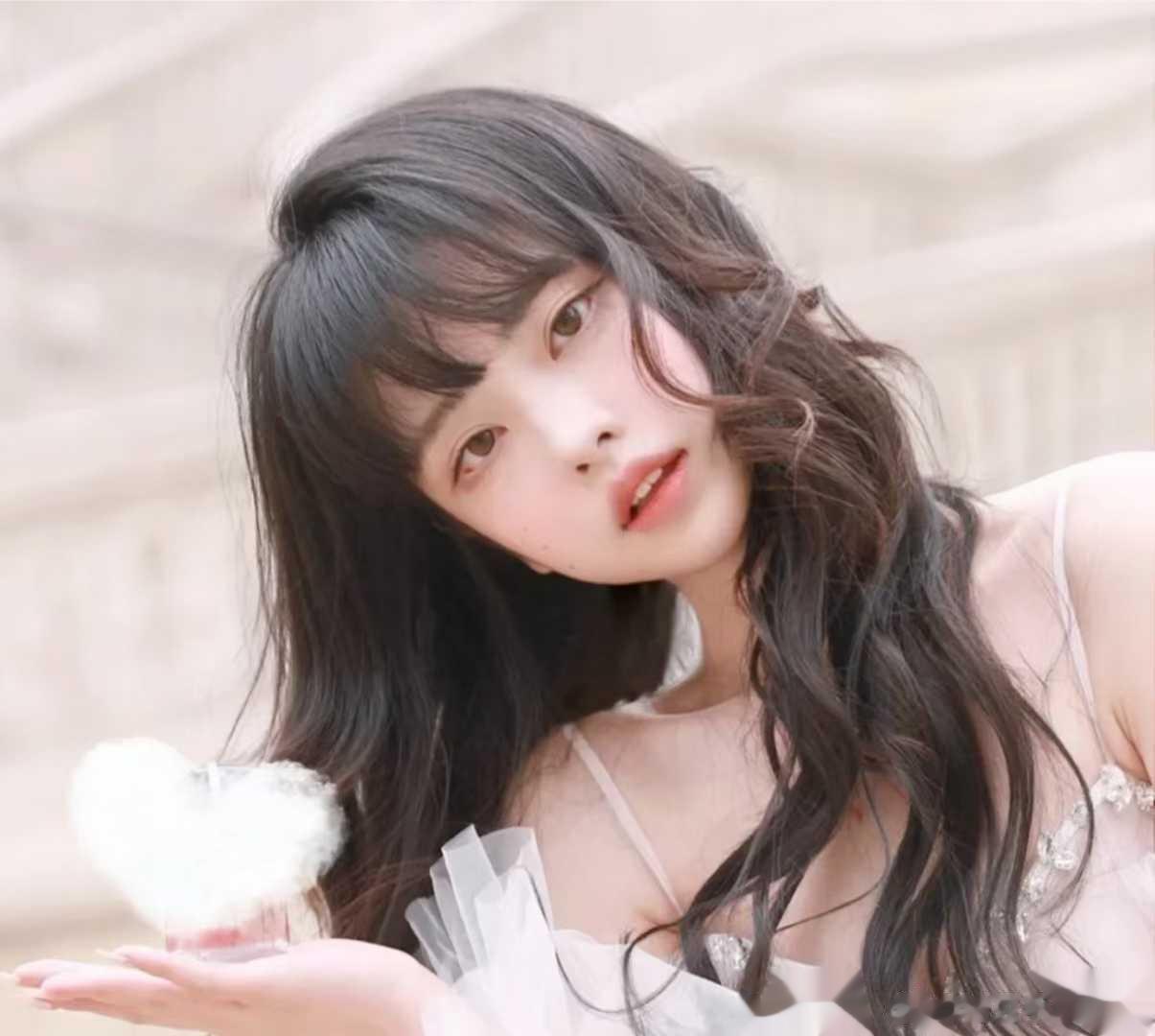 就希望我喜欢的人每天缠着我缠着我聊天每天问我 去哪里了呀 都干嘛了呀 吃什么呀每