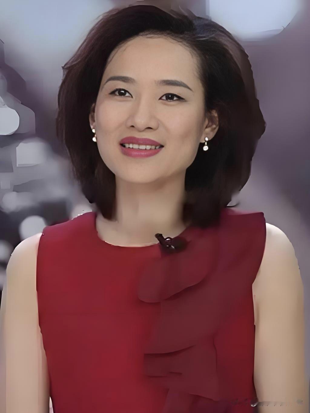 李雨菲：优雅从容，以知性魅力点亮舞台，用专业素养诠释主持艺术。温柔型主持人 主持