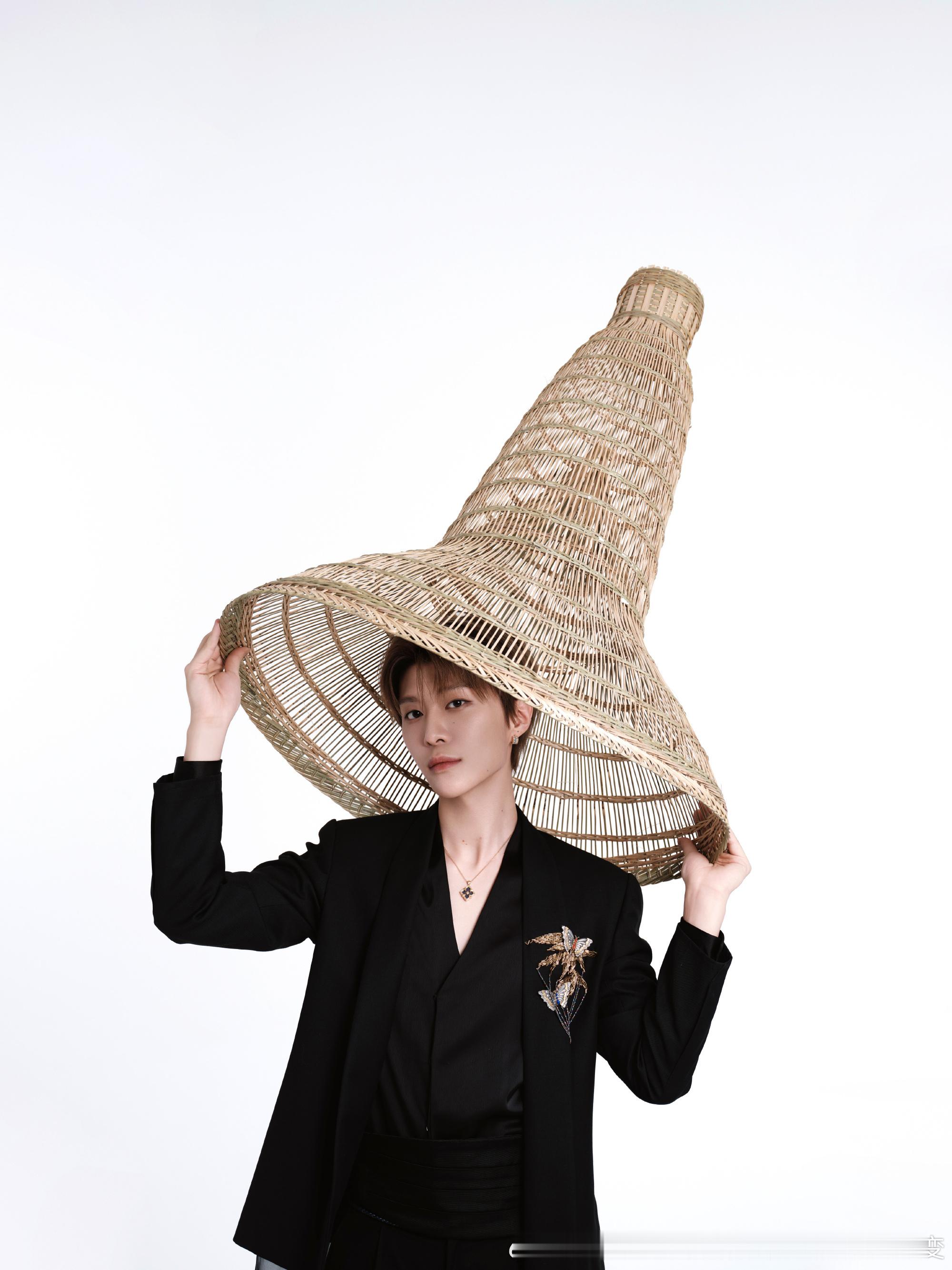 上哪找这么丑的道具给丞丞拍的 