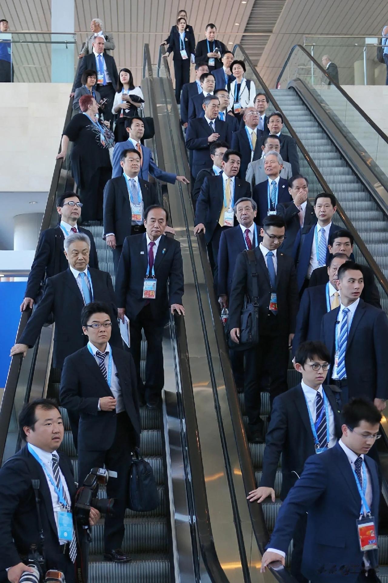 “一带一路”峰会结束，这几天贵宾们陆续离开北京，临走时，东方大国十分慷慨，直接送