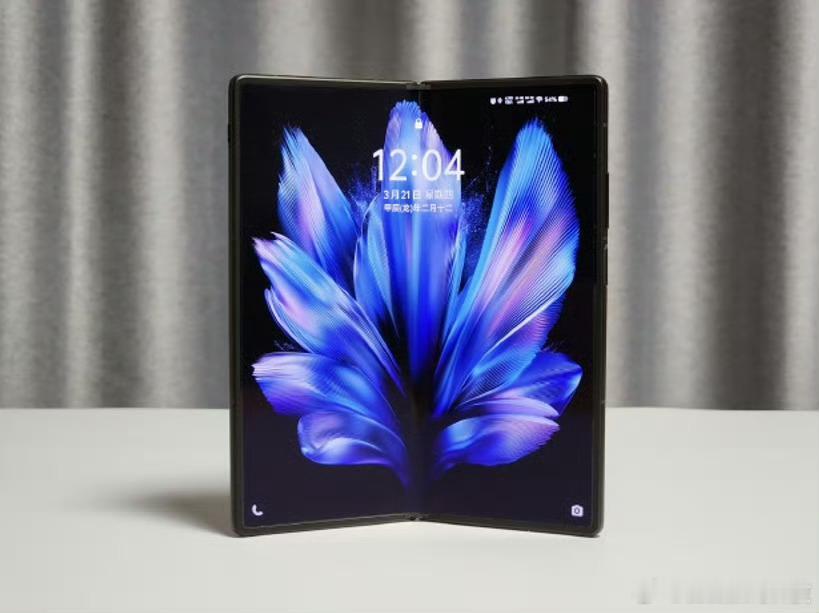 vivo X Fold56.53''(外)+8.03''(内)屏幕，骁龙8 Ge