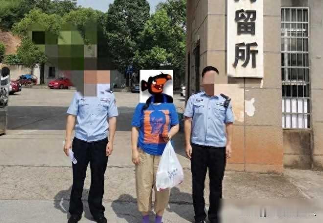 福建福州，女子为庆祝丈夫刑满释放，出狱当天组织了30多人的欢迎队伍，等丈夫走出监