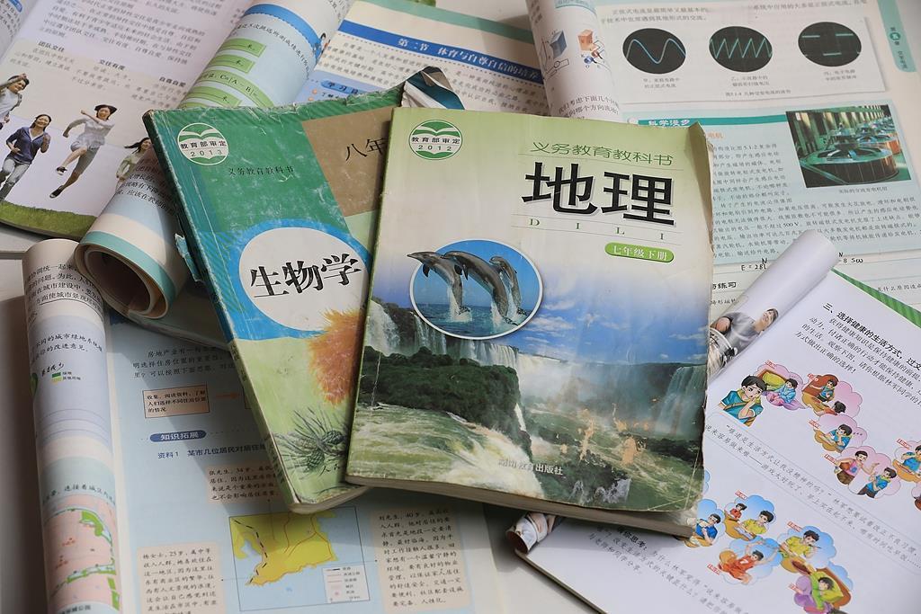 争议炸锅！历史地理生物退出中考计分，唯独英语分值纹丝不动，不少家长心里犯起了嘀咕