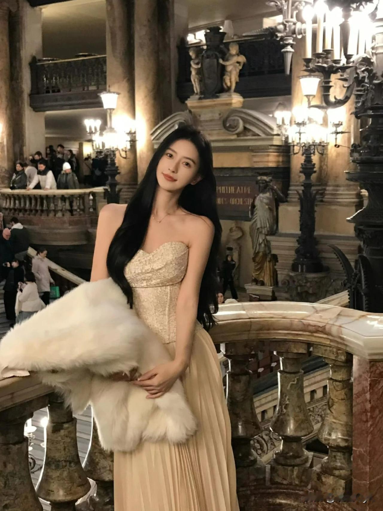 行走在巴黎歌剧院