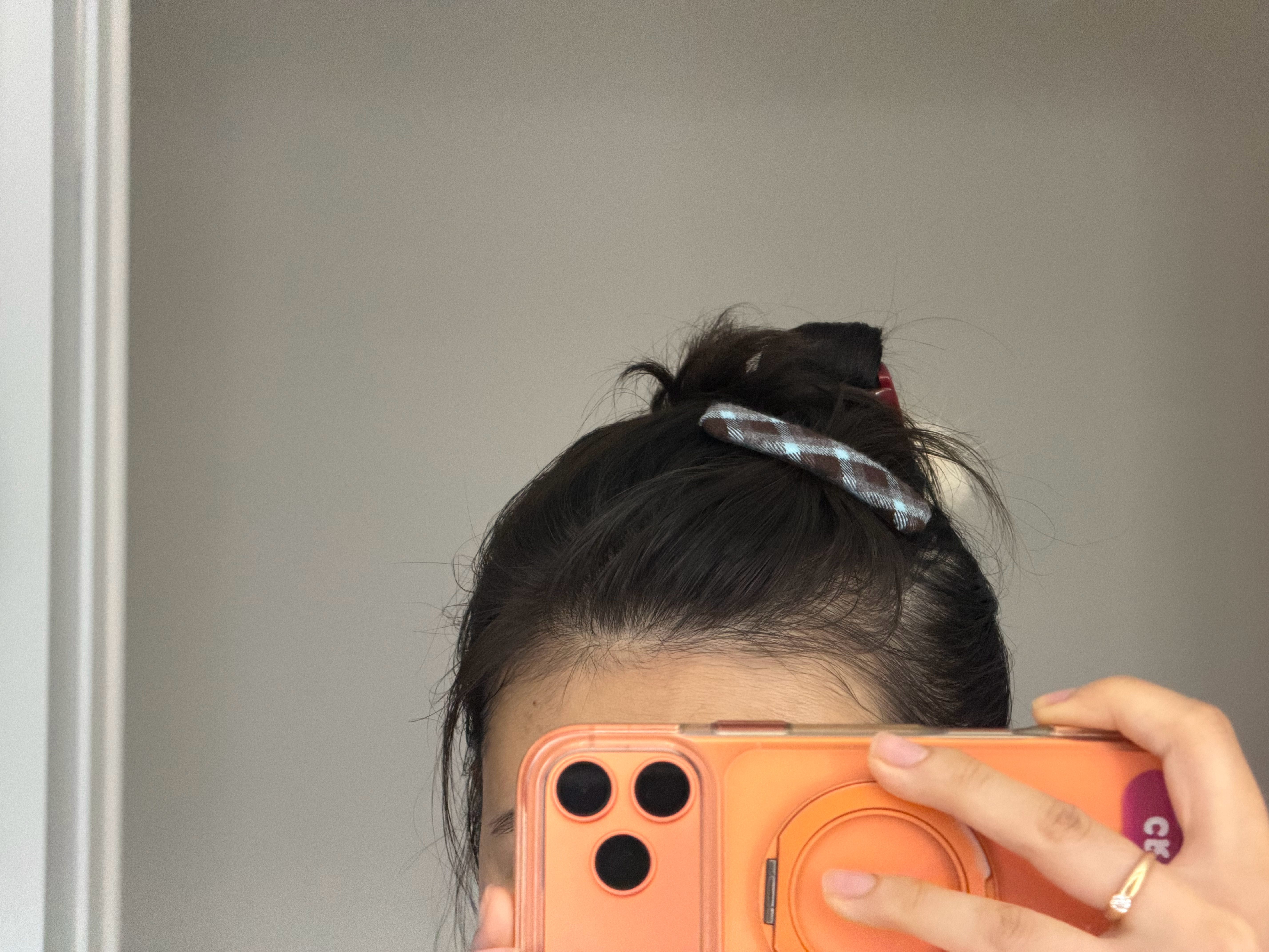油头油脑，洗脸先把萝萝拉发卡测评上咯背面是正片的防滑贴布，我这点小头发也卡的住薄
