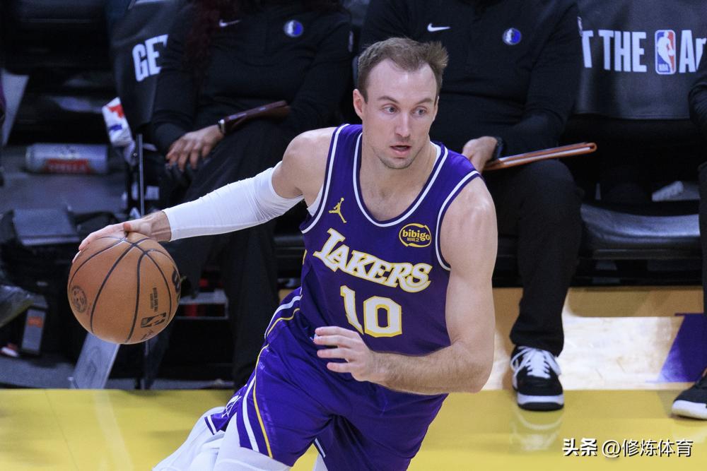 湖人花1100万，捡了老鹰放走的联盟第一射手。
2月6日交易截止日，送文森特+