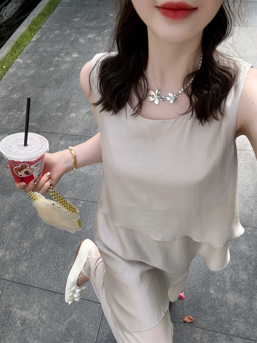 夏日视觉降温穿搭｜淡人喜欢的清冷氛围感get