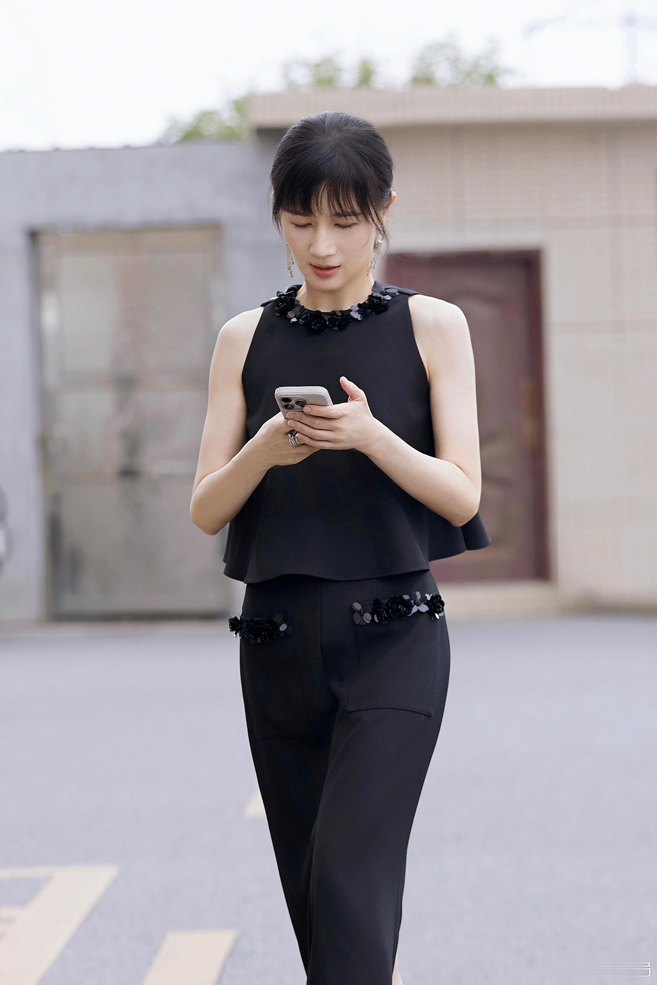 #胡彦斌papi酱再见爱人4上班路透##再见爱人4观察室阵容#终于等到了！老朋友