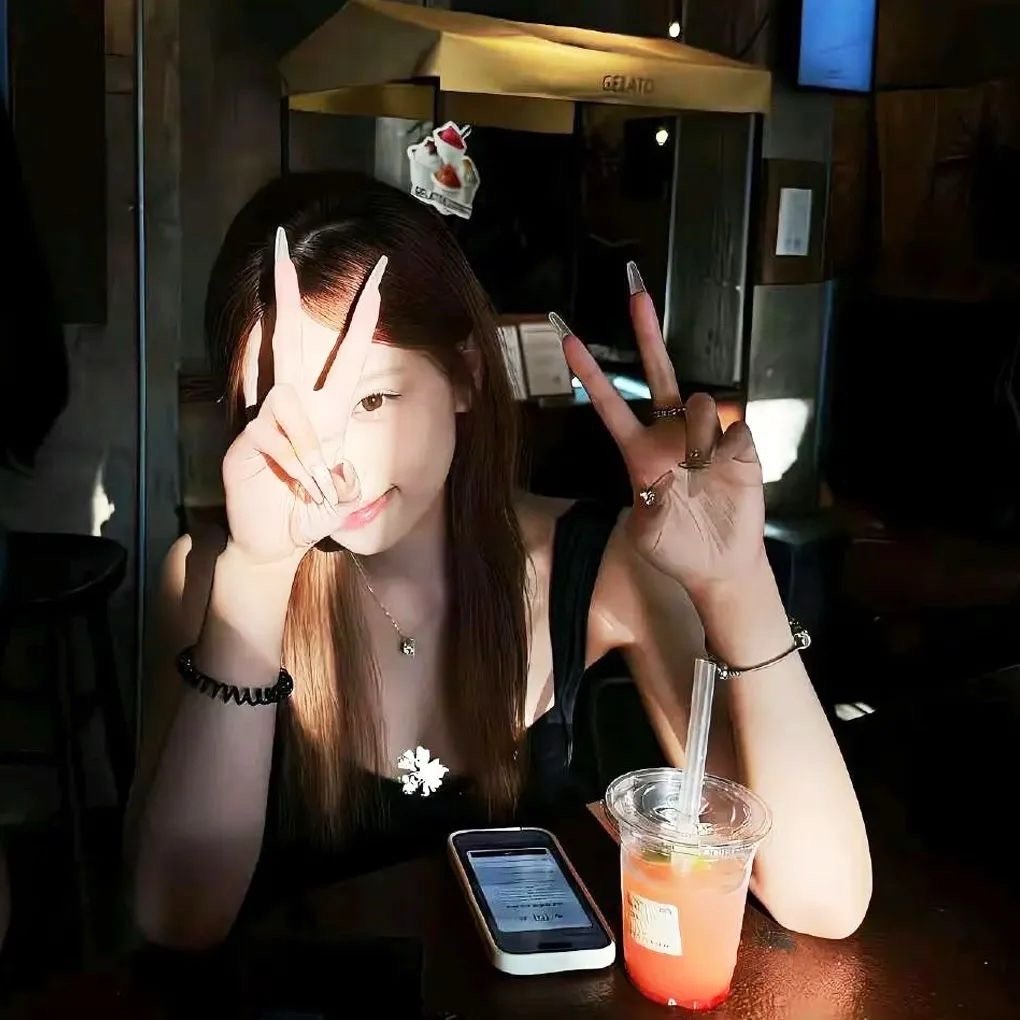 𝐄𝐧𝐣𝐨𝐲 𝐥𝐢𝐟𝐞 。在这个通吃的时代，我只希望我的男人在外