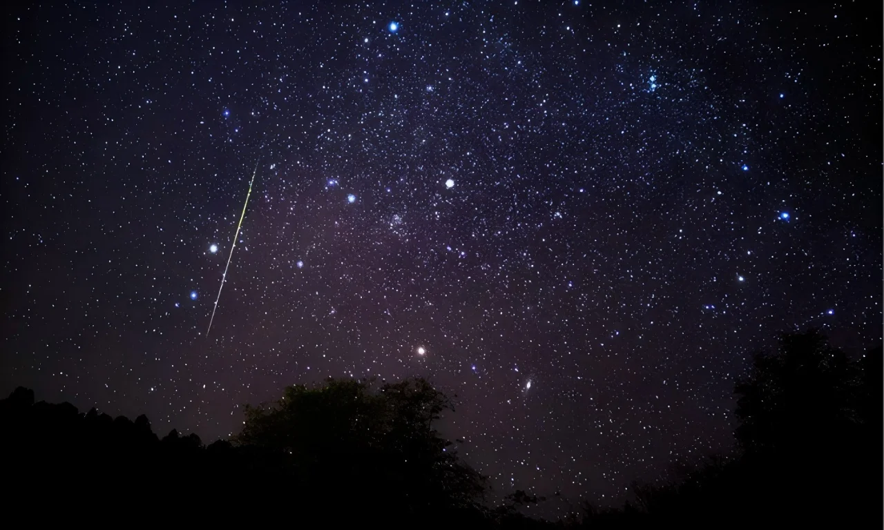 狮子座流星雨不容错过，曾爆发过10万颗流星