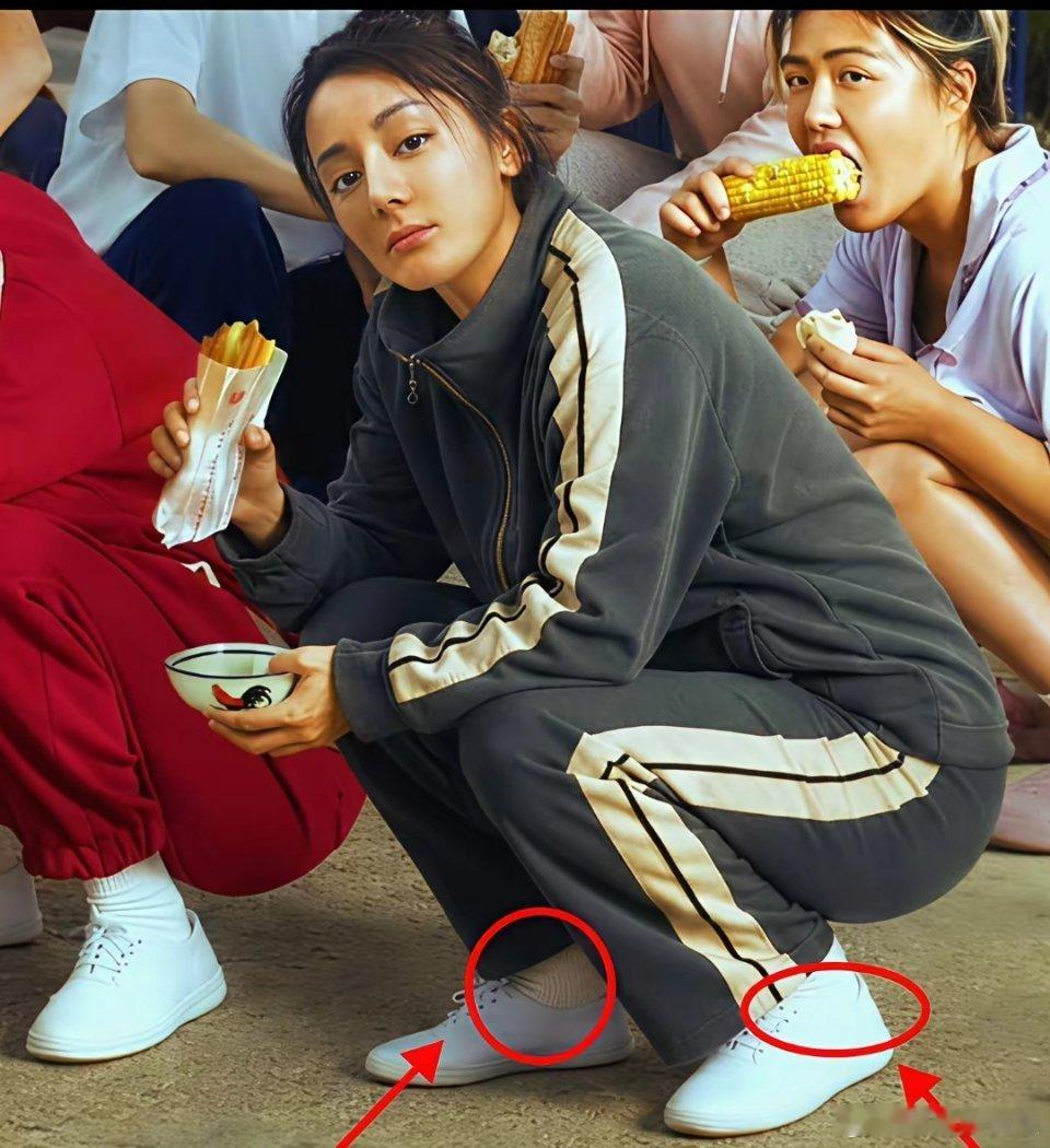 大家发现没？《功夫女足》峨眉队，是真的好穷啊！不但吃饭的公鸡碗用了几十年，就连钰