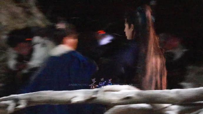 张凌赫谢征掐脖强制吻张凌赫谢征掐脖强制吻，谁懂一下这个谢征的性张力啊，燥侯我们谢