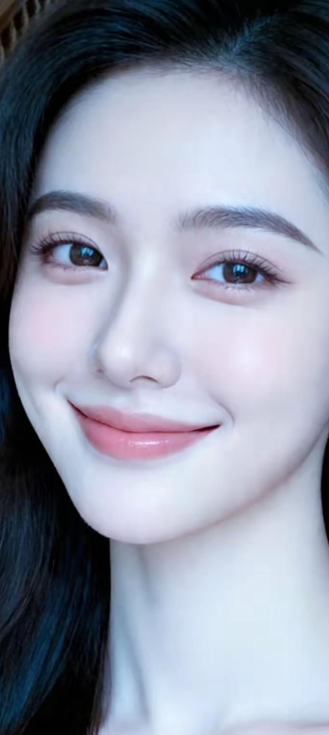 温柔甜美的微笑，照亮整个世界！😊✨