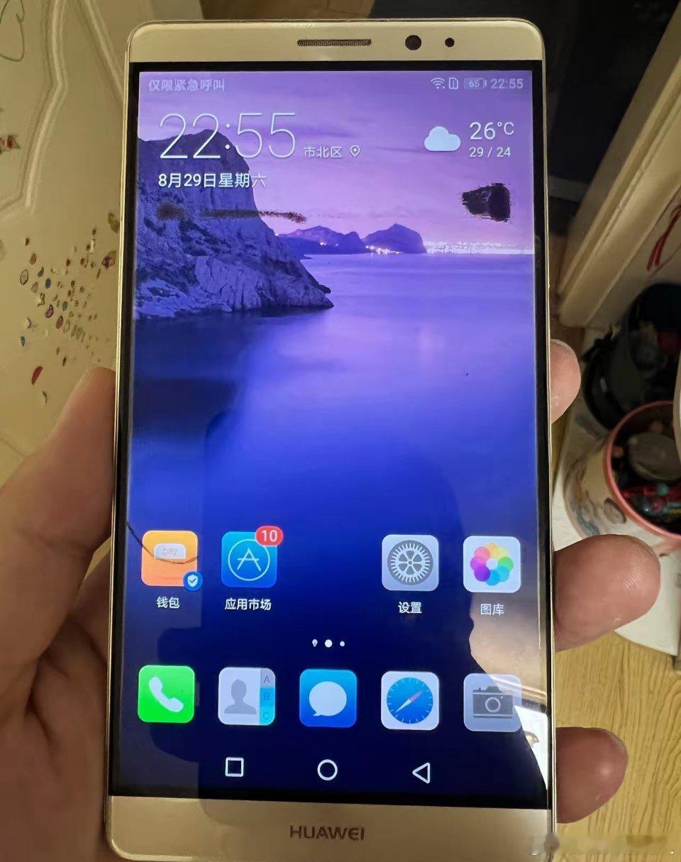 听说最近都在抢华为阔屏手机？那我这算什么，合着我十年前就用上阔屏机型了[哈哈][