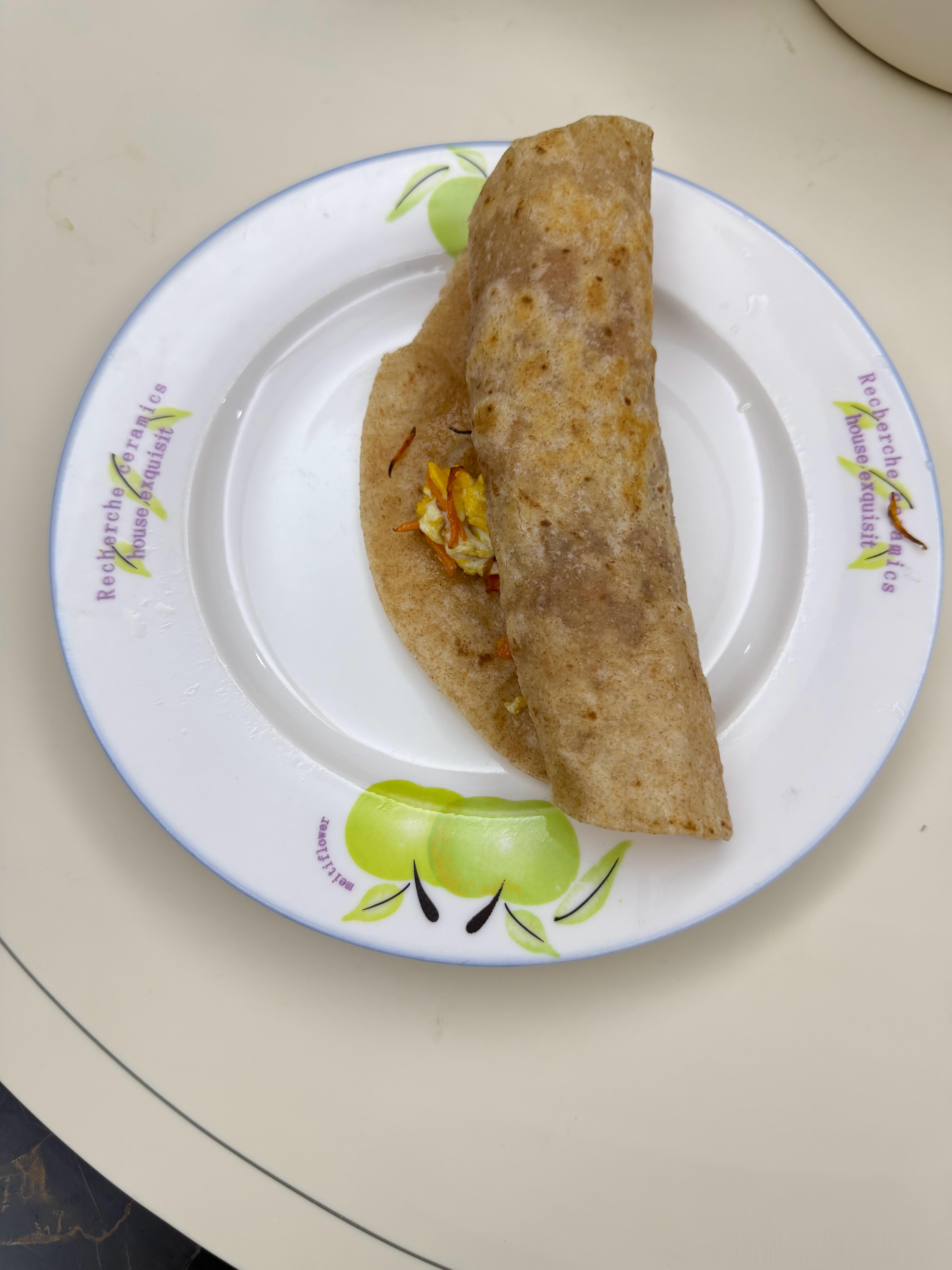 早餐：人参鸡，燕麦鸡蛋胡萝卜卷饼，卷饼卷不动了，饼太小，料太多，比喻石码市场，空
