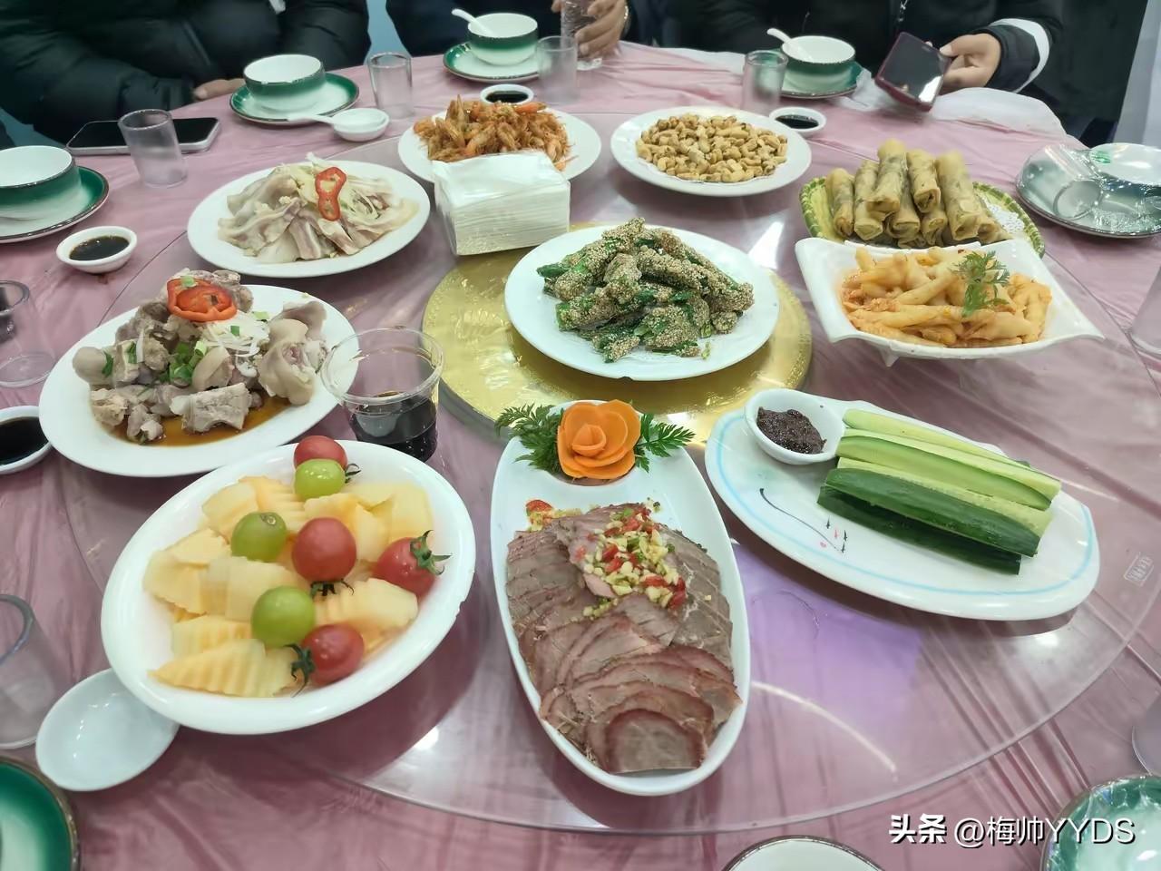 凉菜上了就先喝