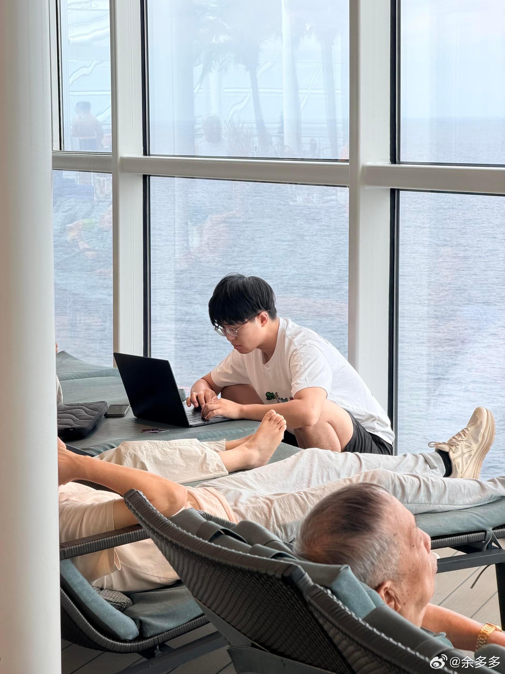 邮轮上最伤心的人出现了 ​​​